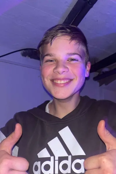 Flipped Chat AI – Janii82528와 채팅