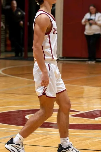 Flipped Chat AI – Chat dengan Caleb Stark