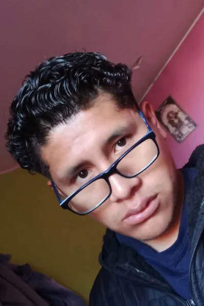 फ़्लिप्ड चैट AI – जोनास ब्रूक के साथ चैट करें