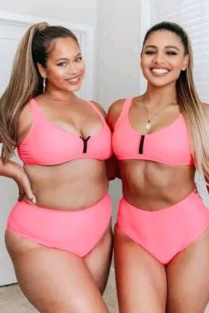 Flipped Chat AI – Чат с Настя и Вика