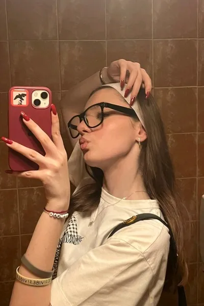 Flipped Chat AI – Чат с Дарина Селиванова