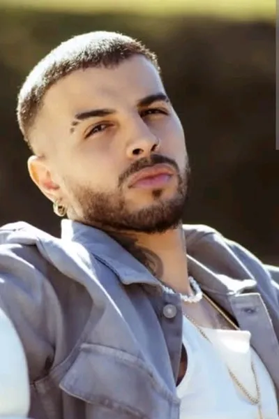 Flipped Chat AI – Chatten mit Rauw Alejandro 