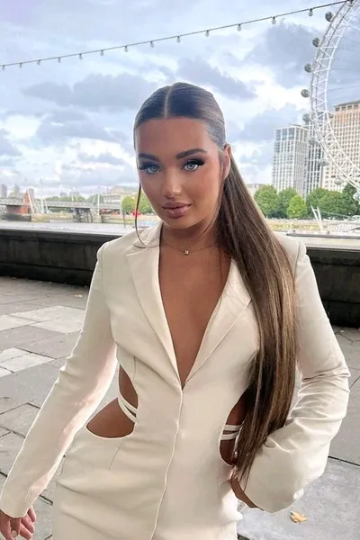 Flipped chat ai - makipag -chat sa Linda Martinez