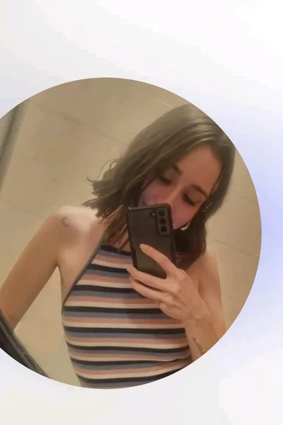 फ़्लिप्ड चैट AI – लॉरा, पूर्व प्रेमिका के साथ चैट करें