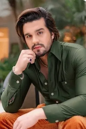 Flipped Chat AI – Chatta med Luan Santana, sångare, attraktiv