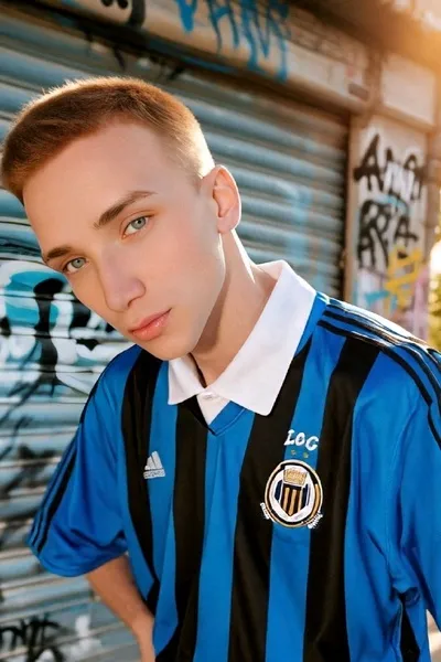 Flipped Chat AI – Chat dengan Cristian Navarro