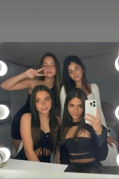 Αναστροφή συνομιλίας AI – Συζήτηση με Μαρία, Έλενα, Σοφία, Αλίκη