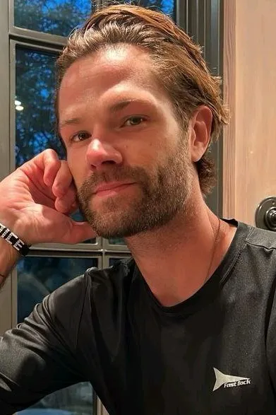 Flipped Chat AI – Чат с Jared Padalecki 