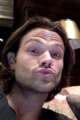 Flipped Chat AI – Chatten mit Jared Padalecki