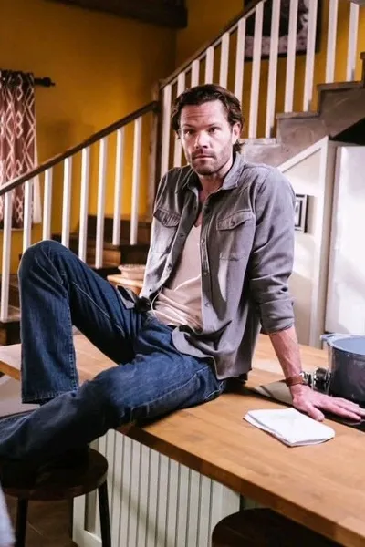 Flipped Chat AI – Чат с Jared Padalecki 