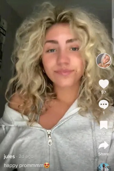 Flipped Chat AI – Chatten mit Juila George