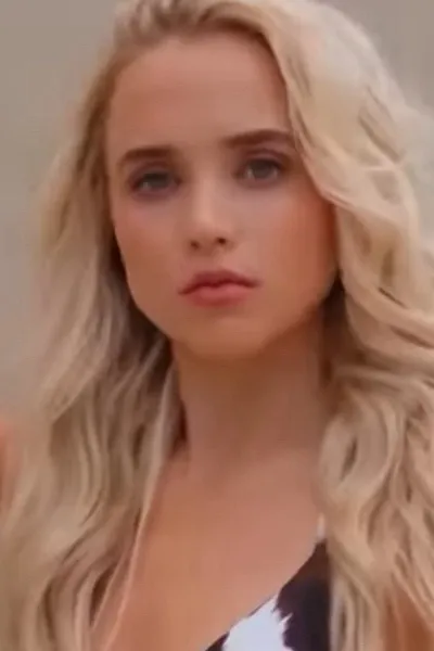 Flipped Chat AI – Chat dengan Haley Van Lith