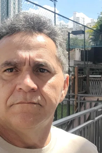 Flipped Chat AI – Chatten mit Caio Moretti