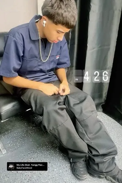 Flipped Chat AI – kalbėkite su Liamas