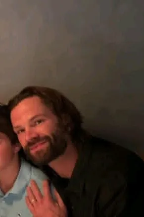 Flipped Chat AI – Discuter avec Jared Padalecki Todd