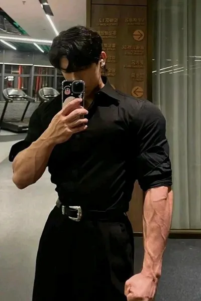 Flipped Chat AI – Chatear con Ares Skins