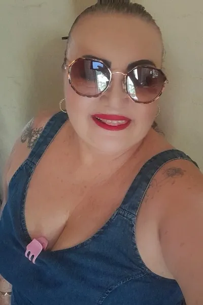 Flipped Chat AI – Chatear con Flor 🌼 solitaria