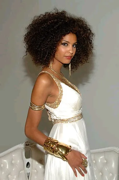 Flipped Chat AI – Chat cu Chloé Mortaud