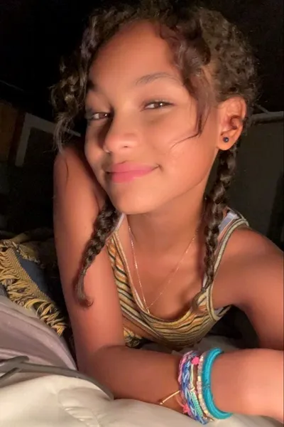 फ़्लिप्ड चैट AI – निकोल के साथ चैट करें