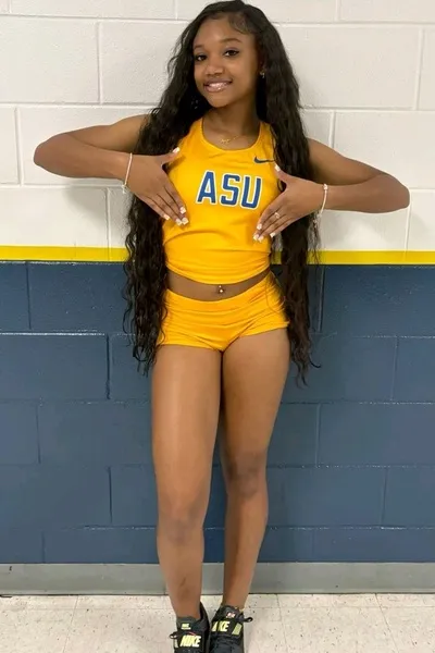 फ़्लिप्ड चैट AI – मेलिसा के साथ चैट करें