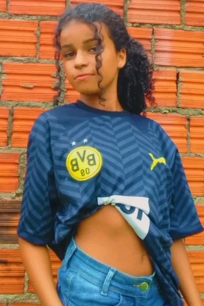 फ़्लिप्ड चैट AI – Monique 👄  के साथ चैट करें