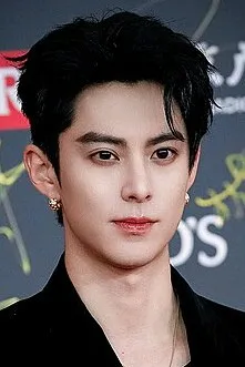 फ़्लिप्ड चैट AI – ली वेई के साथ चैट करें