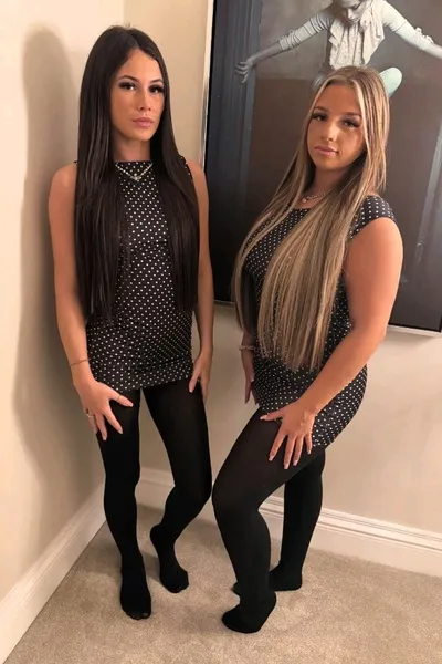 Flipped Chat AI – Chat dengan Ellie dan Chloe