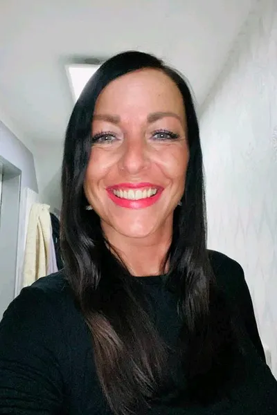 Flipped Chat AI – kalbėkite su Ponia Anja Neudert