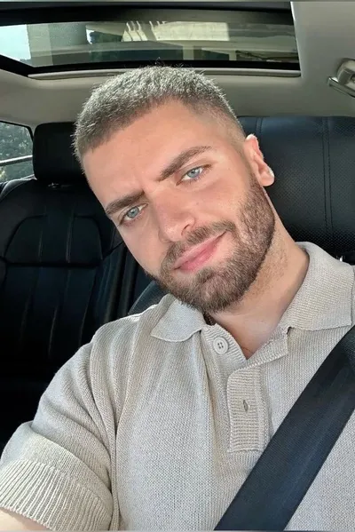 Αναστροφή συνομιλίας AI – Συζήτηση με χουσεΐν φαγιάντ