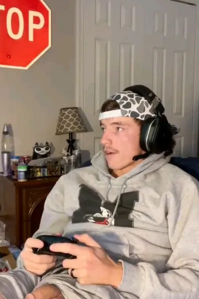 Flipped chat ai - makipag -chat sa Tyler