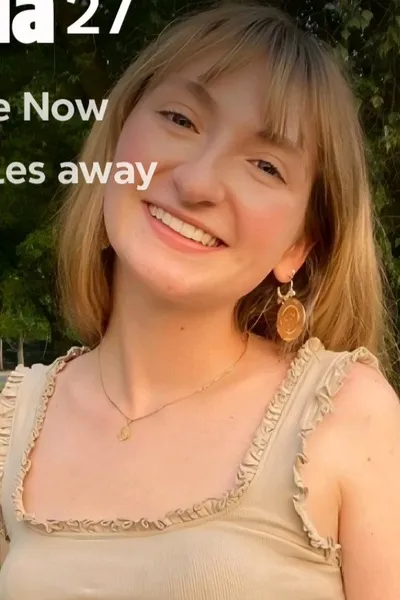 Αναστροφή συνομιλίας AI – Συζήτηση με Κλάρα Γουένσλεϊ