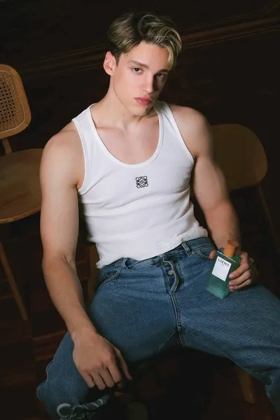 Flipped Chat AI – 아드리안 몬티엘와 채팅