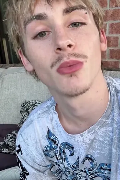 Flipped Chat AI – kalbėkite su Nojus