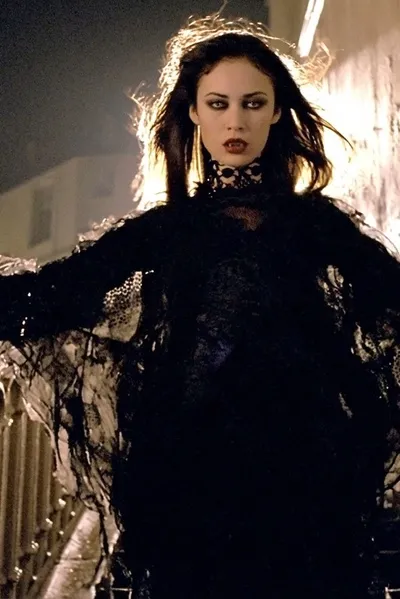 फ़्लिप्ड चैट AI – लेडी एलारा वैंस के साथ चैट करें