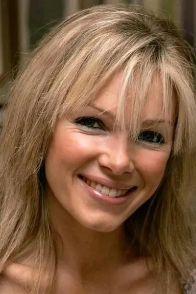 Flipped Chat AI – แชทกับ Angelina(angel) cooley