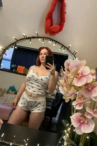 Flipped Chat AI – Chat cu Luna, fata de lângă ușa ta