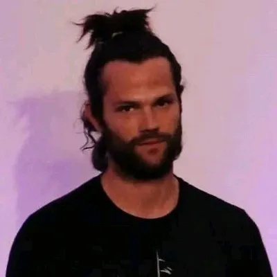 AI trò chuyện đảo ngược – Trò chuyện với Jared Padalecki Todd