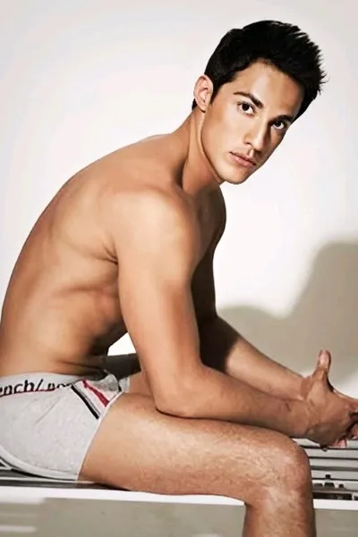 Flipped Chat AI – Chatta con Tyler Lockwood Vampire Diaries