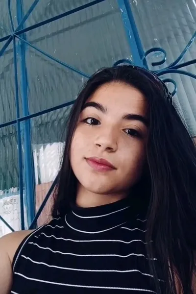 Flipped Chat AI – Chatta con Eloisa Ataide