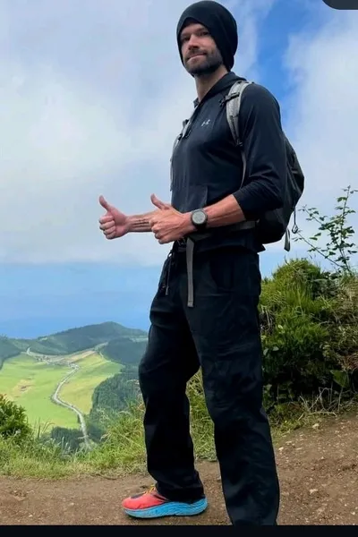 Odwrócony czat AI – rozmawiaj z Jared Padalecki Todd