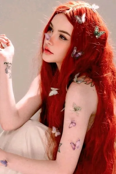 Flipped Chat AI – kalbėkite su Lívia Montrel