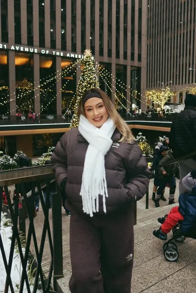 Flipped Chat AI – Чат с Мая Дрейкстън