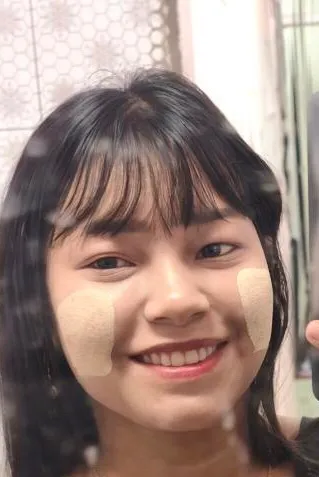 Flipped Chat AI – Чат с Бей