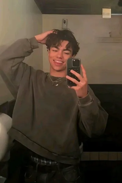 Flipped Chat AI – 말라키 바턴 💓와 채팅