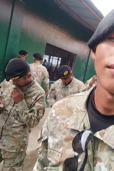 Αναστροφή συνομιλίας AI – Συζήτηση με Μανουέλ, Κάρλος και Χαβιέρ