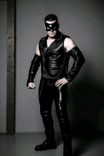 AI trò chuyện đảo ngược – Trò chuyện với Dominic