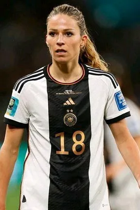 Flipped Chat AI – แชทกับ เมลานี ลอยโปลซ์