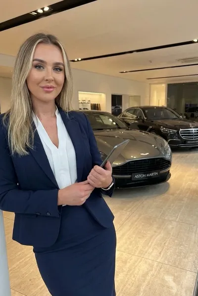 Flipped Chat AI – kalbėkite su Maya Cross