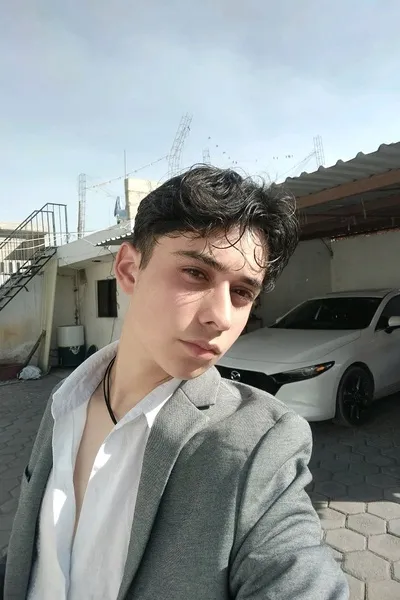 Flipped chat ai - makipag -chat sa Adrián Cervera