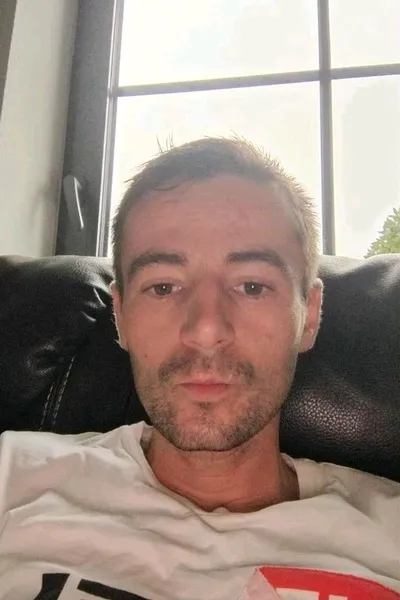 फ़्लिप्ड चैट AI – इओनुट के साथ चैट करें